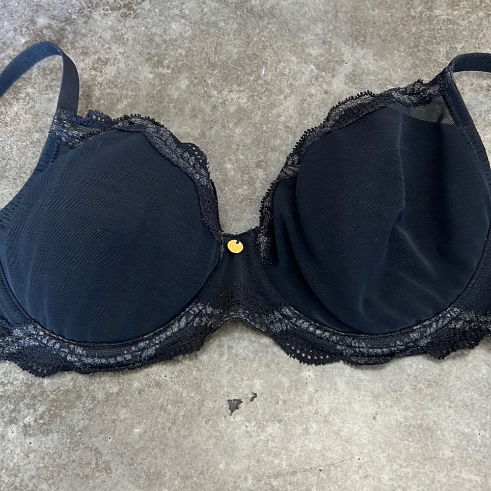 natori black bra 32DD